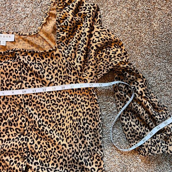 Hayden Cheetah Print Button Up Top.  Can also be Worn off Shoulder.  Size Medium - Picture 5 of 7